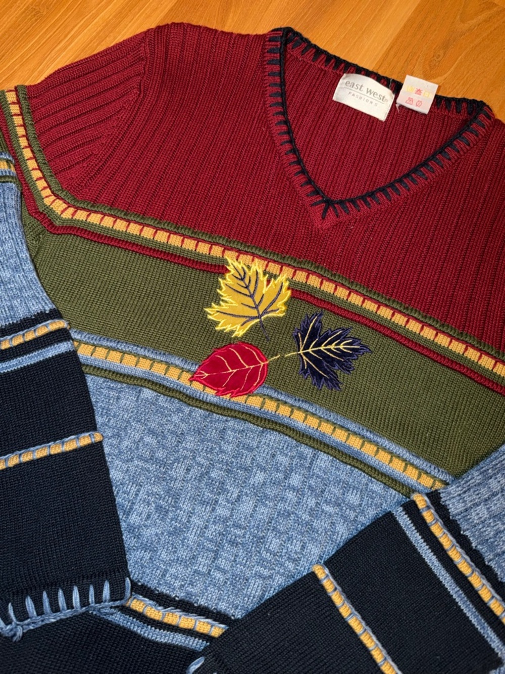 Vintage Women’s V-Neck Colorblock Leaf Sweater - Red/Olive/Light Blue